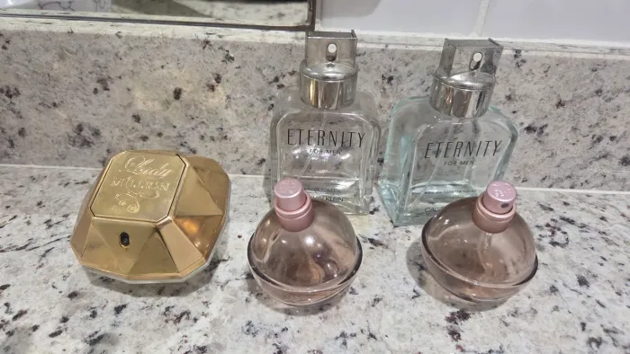 Vidro de perfume vazio