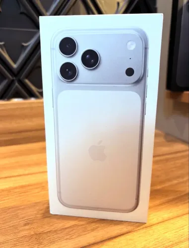 iPhone 17 Pro Max 256GB PRATA LACRADO/NOVO