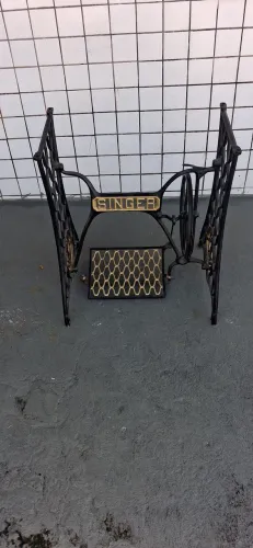 Hehe psiu vendo 2 pé de máquina pra decoração bem conservado 500 cada um