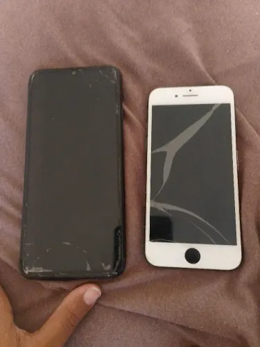 "iPhone 7 + Redmi 9A para retirada de peças - não ligam