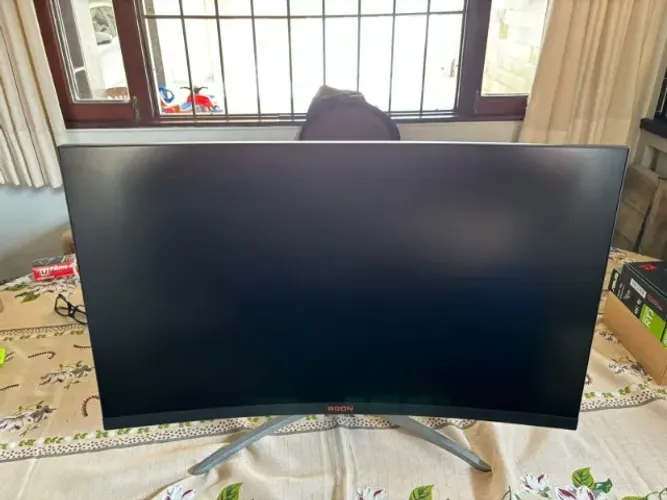 Monitor Gamer AOC Agon 32POL Curvo 165Hz 1ms FreeSync AG323FCXE