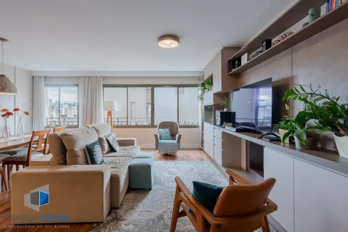 Apartamento com 122m² e 3 dormitórios, 3 suítes, 2 vagas no bairro Petrópolis em Porto Ale