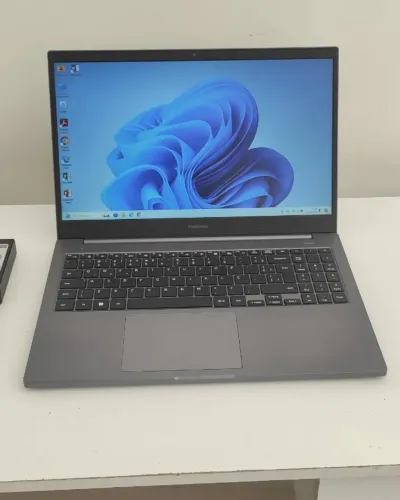 Samsung NP550XDA-KP3 Notebook Celeron 6305 8GB RAM SSD 128GB Tela 15,6" Full HD