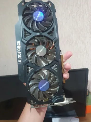 Placa de Vídeo GTX 760 2gb WindForce em Perfeito Estado Barata