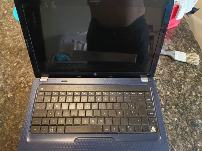 Note Book HP G42 , i5 , 6 gigas de ram , HD SSD 320, bateria zero, capa de proteção 