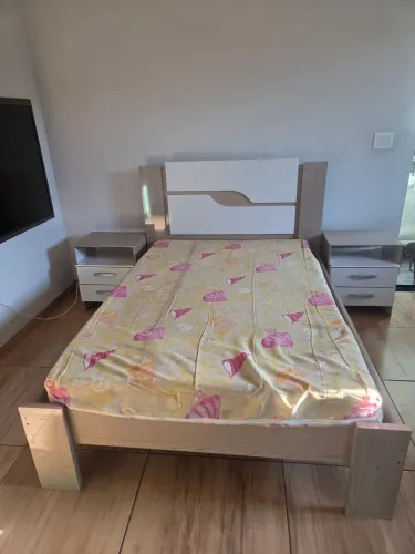 CAMA D CASAL COLCHÃO E 2 CRIADO MUDO