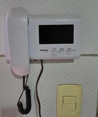 Vendo video porteiro pouco tempo.de uso