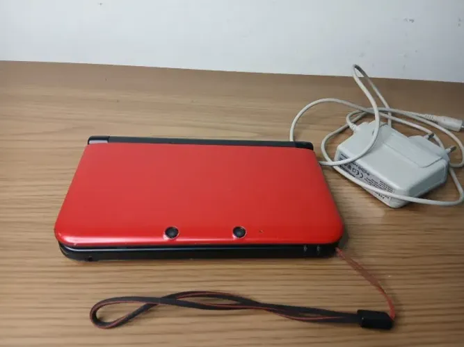 Nintendo 3DS XL Vermelho + SKY3DS + Cartão 16GB
