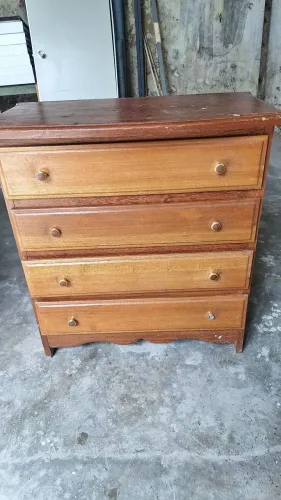 Vendo essa Comoda com 4 Gaveta