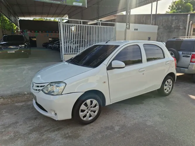 Toyota Etios X 1.3 Flex 16V 5P Mec. 2015