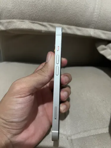 iPhone 13 de 128GB sem marcas de uso, todo original.