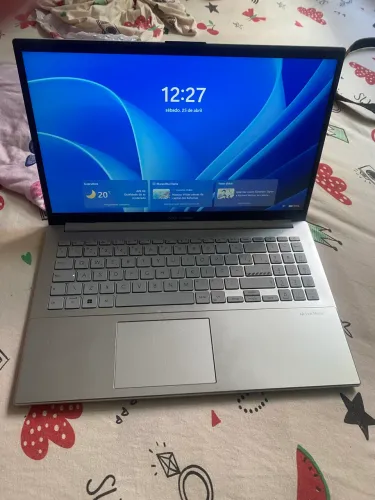 Um notebook e um iPhone 11 em troca desejo 13 pro 