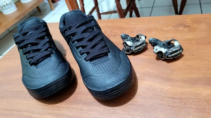 Sapatilha "tênis" Shimano + pedal clip PD-M520 tam 42