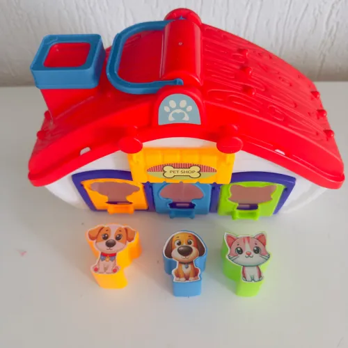 Casinha Pet Shop Infantil com Formas de Encaixe - Brinquedo Educativo - Usada