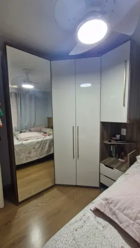 Guarda roupa modulado em L