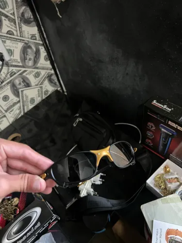 Juliete Preta e Dourada lente Polarizada nova pra vender hoje
