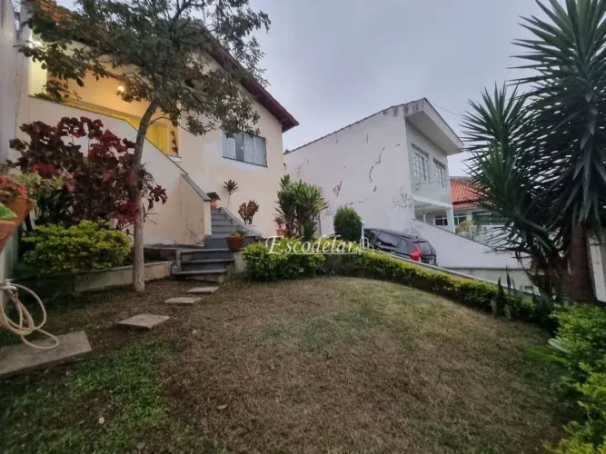 Sobrado com piscina, 3 dormitórios e 6 vagas à venda, 161 m² por R$ 1.100.000 - Horto Flor