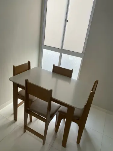 Mesa já desmontada com cadeira