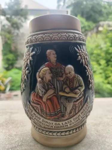 Caneca de chopp alemã de  porcelana KATOMBE Pintada a mão!