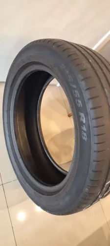 Vendo um par de pneus Pirelli