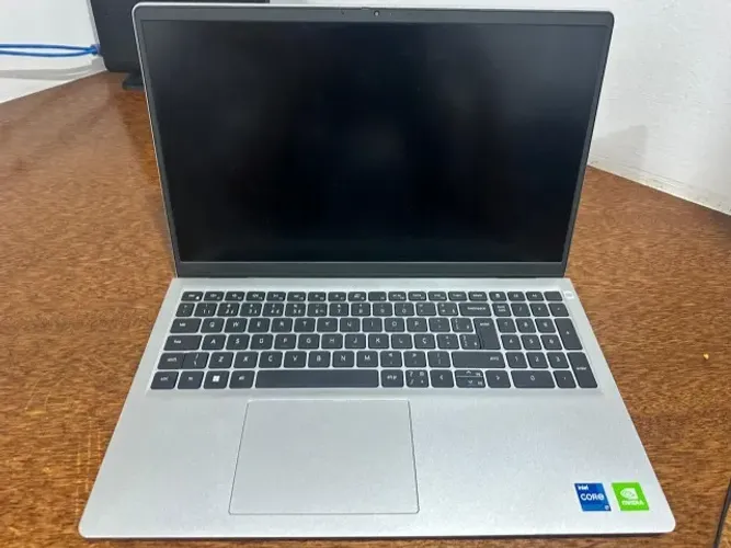 Notebook Dell Inspiron 15 3530 I7 +16GB ram + 512 SSD+ MX550 Nvidia