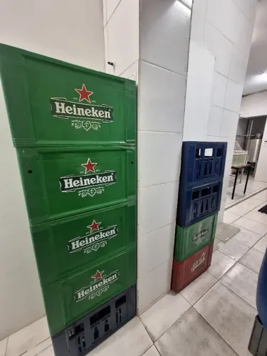 Engradado/Caixa Plástica para Garrafas de Cerveja Vendo engradados plásticos sortidos