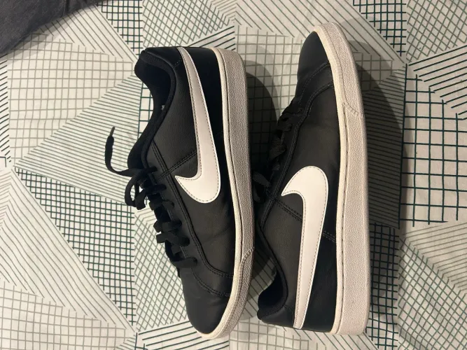 Tênis Nike Court Royale