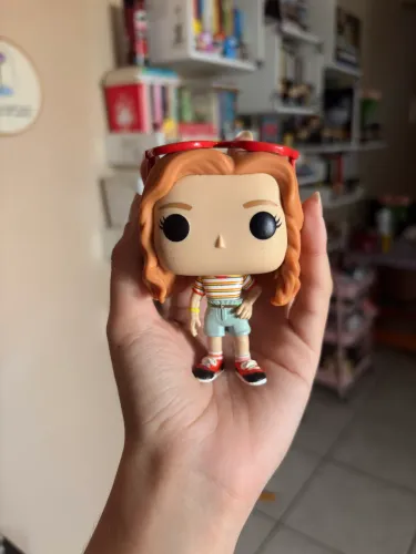 FUNKO POP STRANGER THINGS 806 MAX OUTFIT (com caixa)