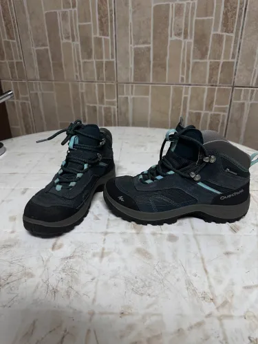 Bota Quechua Impermeável Feminina de Trilha