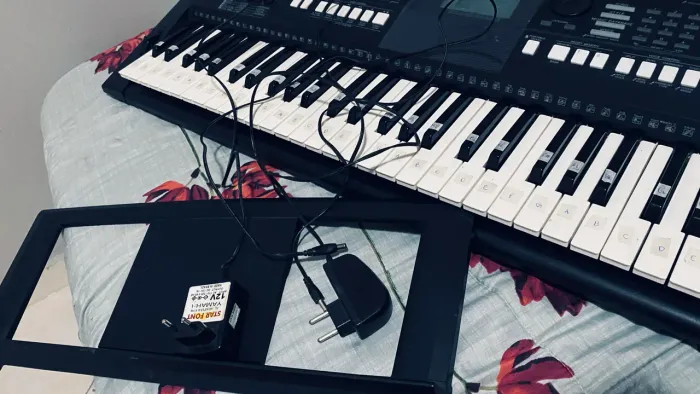 teclado semi novo