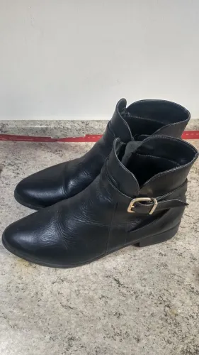 Bota de couro legítimo tamanho 36