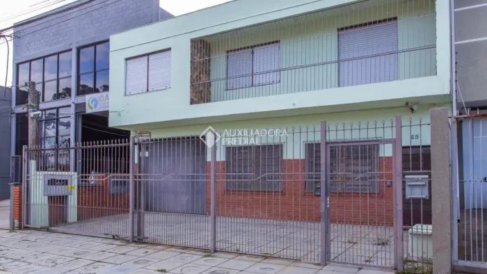 Casa comercial no bairro Santa Maria Goretti