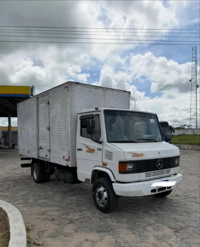 Mercedes benz 710 Plus mercedinha ano 2005
