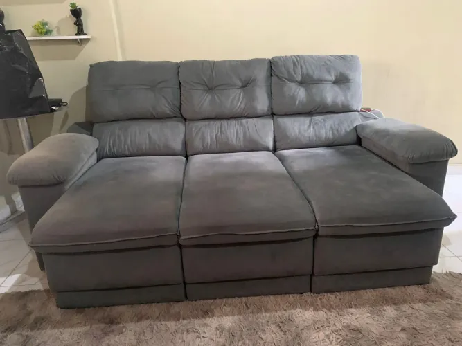 Vendo sofá Cheyse com 3 funções, e mais 4 cadeiras.