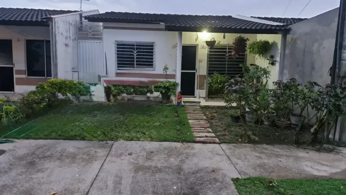 Casa em condomínio com quintal maior