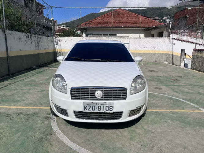Fiat Linea Essence 1.8 Flex 16V 4P 2014