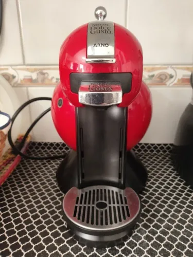 Cafeteria Dolce Gusto Arno vermelha 110v