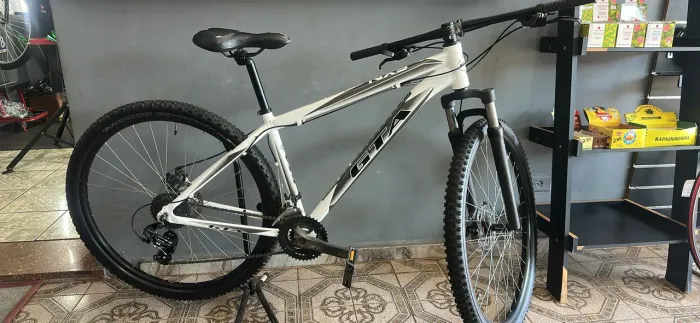 Bicicleta aro 29 GTA tamanho 17