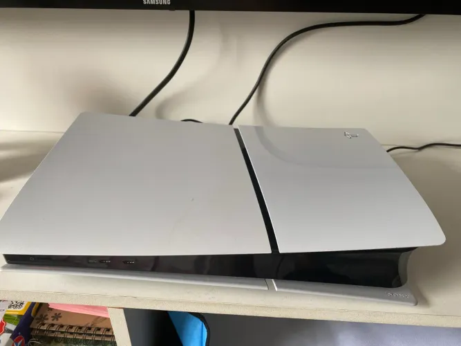 Vendo PS5 mídia digital com 2 controles e acessórios 