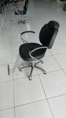 CADEIRA DE BARBEIRO PROFISSIONAL RECLINÁVEL