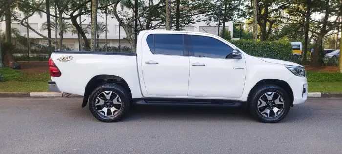 Toyota Hilux CD SRX 4X4 2.8 TDI 16V Diesel Aut. 2019