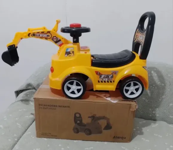 Mini Escavadeira Infantil de Empurrar - Andador e Trator em Ótimo Estado
