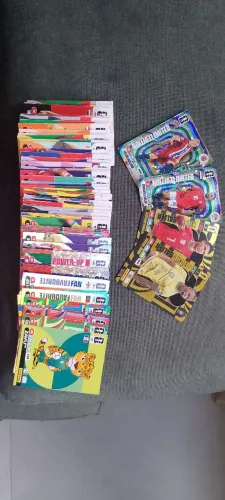 Lote Panini Adrenalyn XL 2026 130 cards - Limites Haaland e Salah + Lendárias CR7 e ViniJr