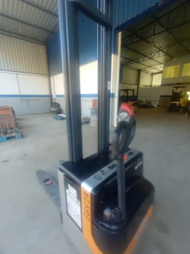 Empilhadeira elétrica Marca Still Modelo EGV 14