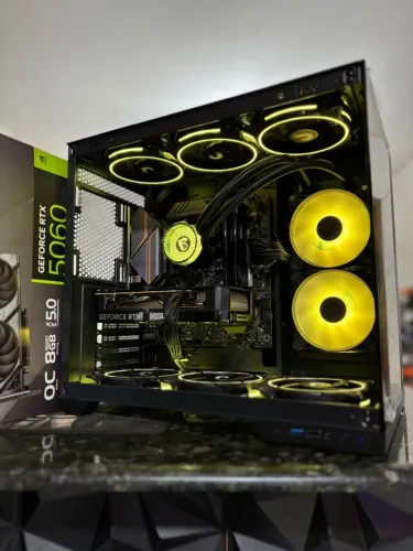 PC GAMER INTEL I7 - RTX 5060