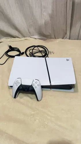 Ps5 slim digital 1tb brando piano 2 meses de uso
