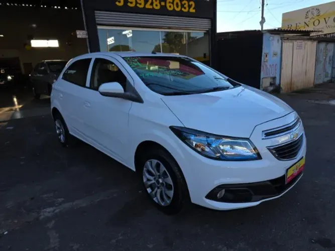 Chevrolet Onix Hatch LT 1.4 8V Flex Power Mec. 4P 2014
