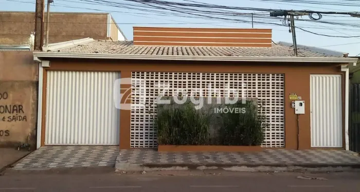 Casa à Venda em Porto Velho (Centro) 4 Quartos, Piscina e Quintal