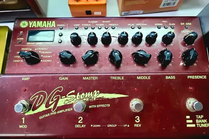Pedaleira Yamaha DG Stomp