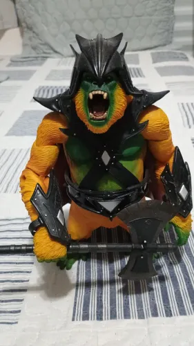Boneco he-man cygor motu.